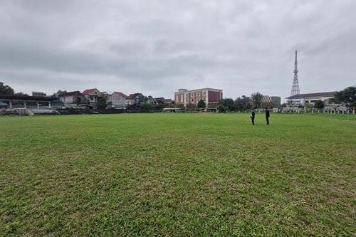 Cải tạo mặt sân, nhưng đội bóng vẫn chưa thể sử dụng