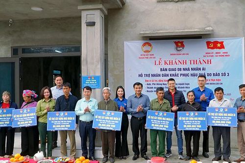 Thành đoàn Lào Cai bàn giao nhà nhân ái cho 8 hộ gia đình bị thiên tai