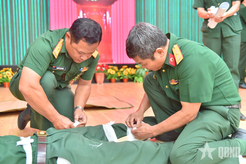 Quân khu 9: Thi kiểm tra tay nghề nâng bậc ngành y - dược năm 2025