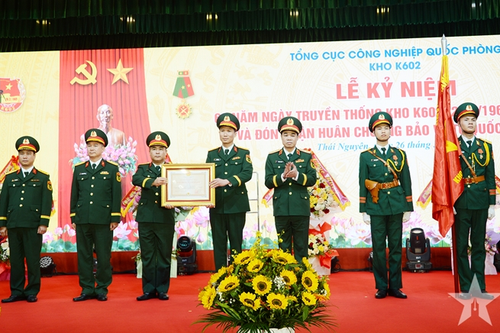 Kho K602 đón nhận Huân chương Bảo vệ Tổ quốc hạng Nhì