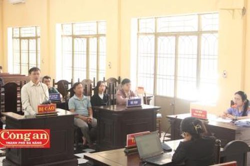 Người đàn ông lừa chiếm đoạt tài sản của anh ruột để trả nợ