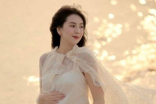 MC Mai Ngọc xinh đẹp rạng ngời ở tháng cuối thai kỳ