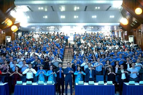 Trường ĐH Mở Hà Nội tuyên dương 45 cán bộ Đoàn tiêu biểu xuất sắc
