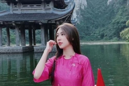 Nhan sắc xinh đẹp vợ thủ môn Văn Toản