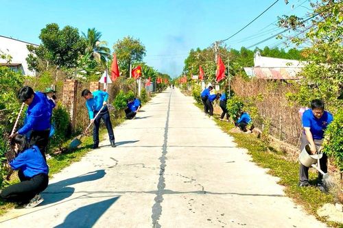 Thắm tươi sắc áo
