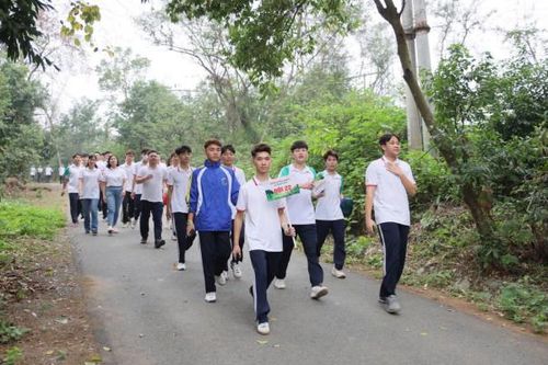 Hơn 1.000 thanh niên tham gia hoạt động 'Đi bộ vì Con người và Hành tinh'