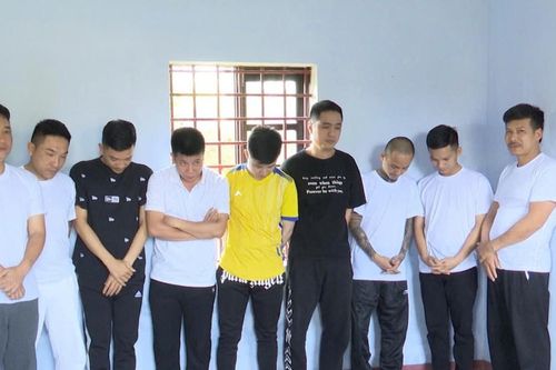 Triệt xóa sới bạc lắc bầu cua, thu giữ gần 200 triệu đồng