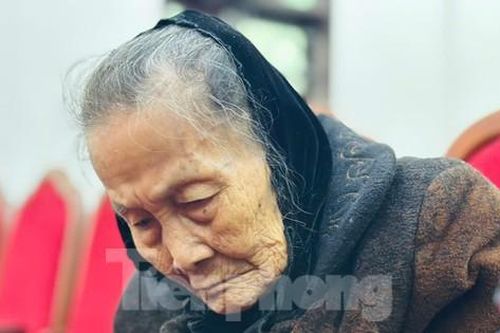 Lấy mẫu giám định ADN danh tính liệt sỹ: 'Mẹ chờ con hơn 50 năm rồi'