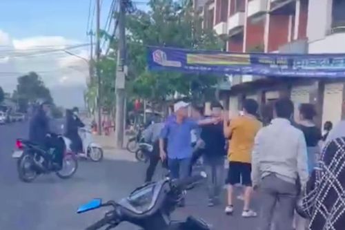Triệu tập 7 người liên quan vụ 3 người đàn ông lớn tuổi bị vây đánh