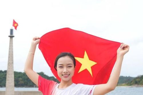 Tiền Phong Marathon 2025 và nghi thức thượng cờ đầy cảm xúc trên đảo tiền tiêu của Tổ quốc