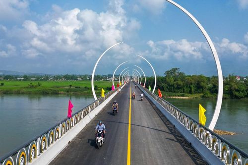 Chiêm ngưỡng 2 cây cầu hơn 900 tỷ đồng bắc qua 2 sông lớn nhất Quảng Nam