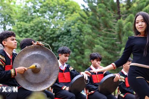 Bảo tồn, phát huy văn hóa truyền thống dân tộc thiểu số trong trường học