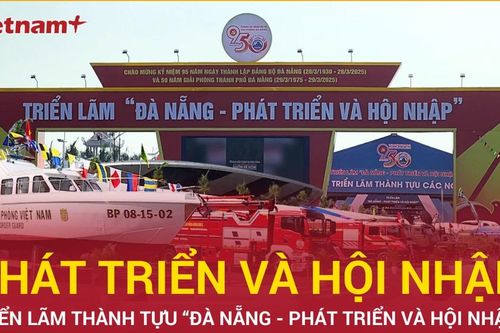 Khí tài quân sự thu hút người tham quan triển lãm 'Đà Nẵng - Phát triển và Hội nhập'