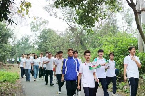 Hơn 1.000 thanh niên 'Đi bộ vì con người và hành tinh' tại Đại học Lâm nghiệp
