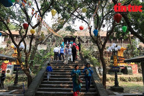Bắc Ninh bùng nổ tour du lịch miễn phí theo dấu MV 'Bắc Bling'