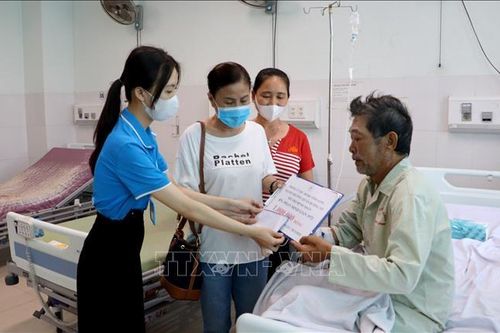 Nối nhịp cầu nhân ái, sẻ chia với bệnh nhân nghèo