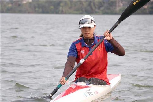 Cô gái vàng của làng canoeing