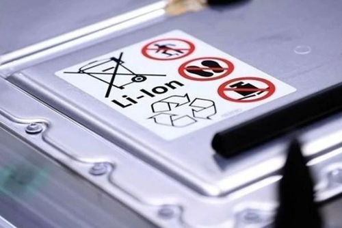 Ngành hàng không thế giới đồng loạt thay đổi chính sách về pin lithium