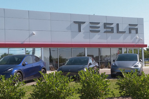 Doanh số bán xe Tesla tại châu Âu giảm gần một nửa
