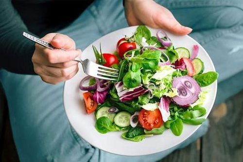 Ăn kiêng giảm cân, người mẹ ngỡ ngàng vì mắc bệnh ung thư dạ dày giai đoạn cuối