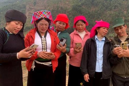 Phụ nữ huyện Văn Yên ứng dụng chuyển đổi số để giảm nghèo
