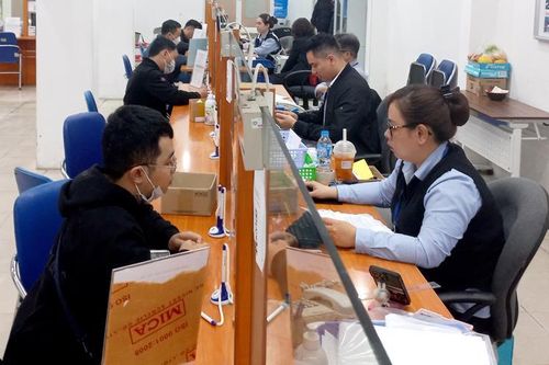 Đề xuất cán bộ, công chức được bảo lưu 6 tháng lương sau sáp nhập