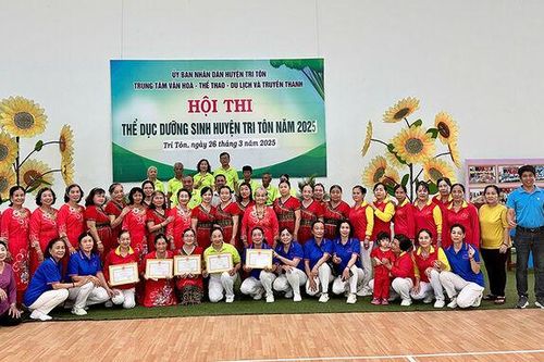 Huyện Tri Tôn tổ chức Hội thi thể dục dưỡng sinh