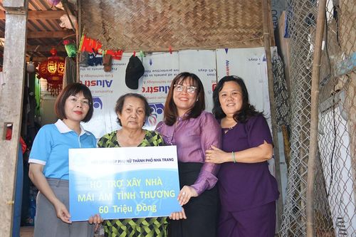 Hội Liên hiệp Phụ nữ TP. Nha Trang: Trao 120 triệu đồng hỗ trợ xây dựng 2 nhà 'Mái ấm tình thương'
