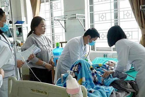 1.424 lượt cán bộ y tế được hưởng chính sách thu hút, đãi ngộ, hỗ trợ đào tạo nguồn nhân lực