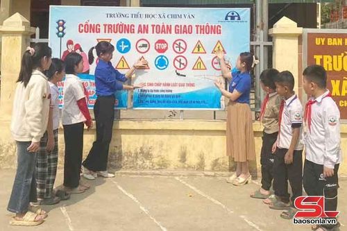 Phong trào xung kích của Đoàn xã Chim Vàn