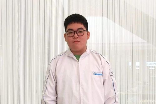 Nam sinh lớp 12 giành điểm tuyệt đối 1600/1600 kỳ thi SAT chia sẻ bí quyết làm bài thi