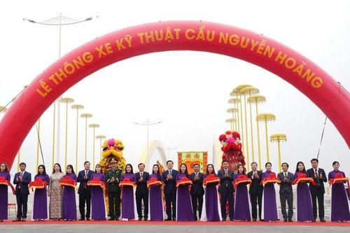 Huế: Thông xe cây cầu mang hình tượng 'Hạc chầu Thiên Mụ' qua sông Hương