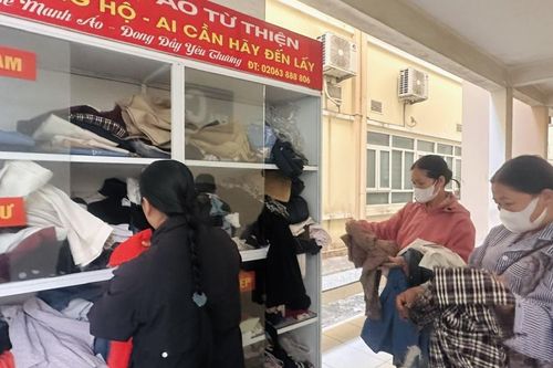 Tiếp nhận, vận chuyển quần áo hỗ trợ