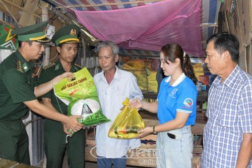 '3 bám, 4 cùng' - Xây dựng thế trận lòng dân