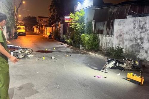 Hai xe máy tông trực diện trong hẻm, một thanh niên tử vong