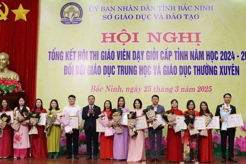 Bắc Ninh khen thưởng giáo viên, học sinh có thành tích xuất sắc