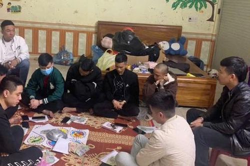 Đang 'say sưa' xóc bầu cua, 9 đối tượng bị bắt quả tang