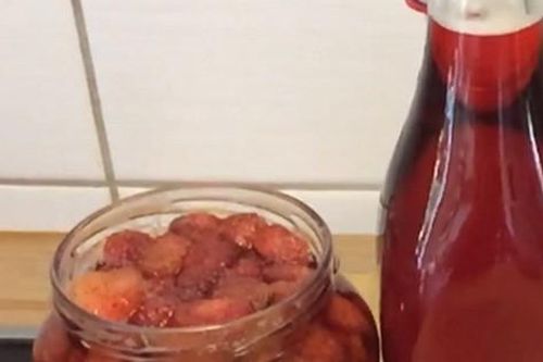 Dâu tây vào mùa và cách làm siro dâu tây ngon ngất ngây nhất định phải thử