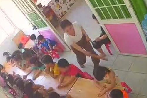 Làm sao xóa bỏ 'bóng đen' bạo hành trẻ mầm non?