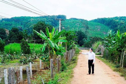 Người góp phần xóa nghèo ở Suối Tôn