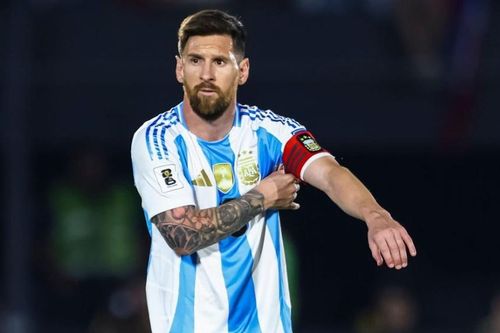 Messi đáp trả Raphinha
