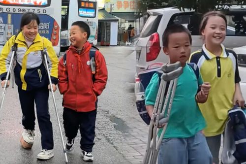 Hành động của bé trai tiểu học ở Trung Quốc khiến dân mạng chú ý