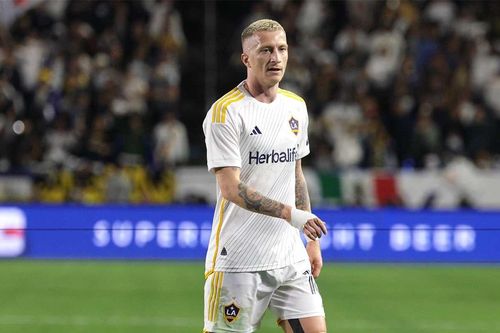 Thu nhập của Reus giảm mạnh