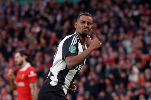 Newcastle nhận tin xấu về Isak