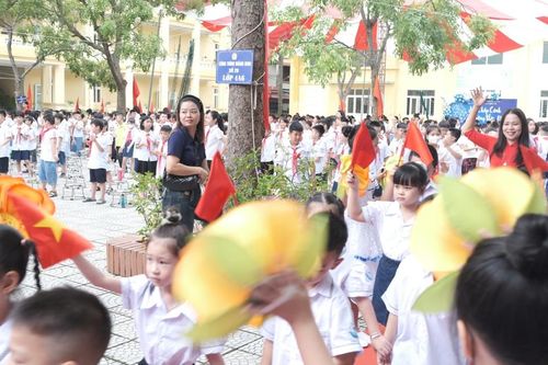 Tháo gỡ khó khăn, ưu tiên các điều kiện tốt nhất để phát triển giáo dục