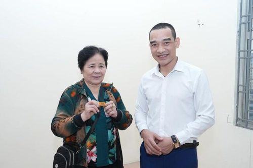 Người dân phấn khởi làm thủ tục tạm cư dự án 51 Huỳnh Thúc Kháng