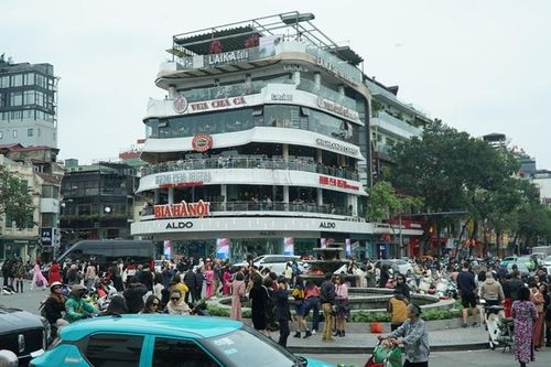 Check-in 'Hàm cá mập' phải bảo đảm an toàn giao thông