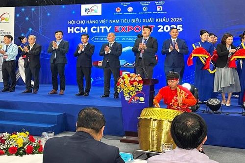 Gần 200 nhà mua hàng quốc tế tham gia Hội chợ hàng Việt Nam tiêu biểu xuất khẩu năm 2025