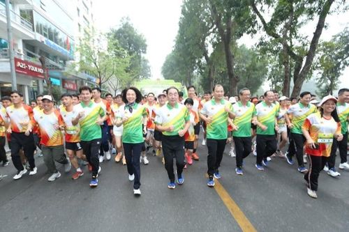 Gần 2 nghìn người tham gia Ngày chạy Olympic - Vì an ninh Tổ quốc