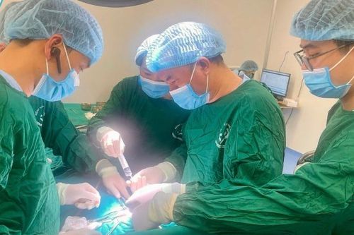 Phẫu thuật cứu bé sơ sinh hai ngày tuổi mắc teo thực quản type C